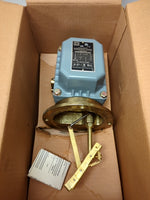  Square D 9037EW9 Liquid Level Float Switch Close On Rise Image
