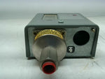  Johnson Controls P74EA-3C Differential Pressure Control Range: 8-70 PSI Image