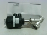  Burkert 00463629 Pneumatic Angle Seat Valve 3/4" NPT Female Connection 232PSI Max Image