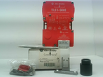  Allen Bradley 440G-T27172 /C Guardmaster TLS1-GD2 Safety Interlock Switch w/Key Image