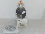  Allen Bradley 800T-16HA2KB6AX /U Illuminated Selector Switch 2-Position 120V 60/50Hz Image