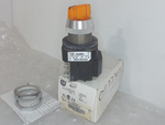  Allen Bradley 800T-16HA2KB6AX /U Illuminated Selector Switch 2-Position 120V 60/50Hz Image