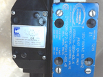  Continental Hydraulics DVS50M-3F2 Directional Valve w/VSD03M & VS5M Valves Image