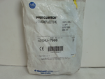  Allen Bradley 42SMU-7000 /B Photoswitch Retroflective Sensor 28VDC 1.2W Image