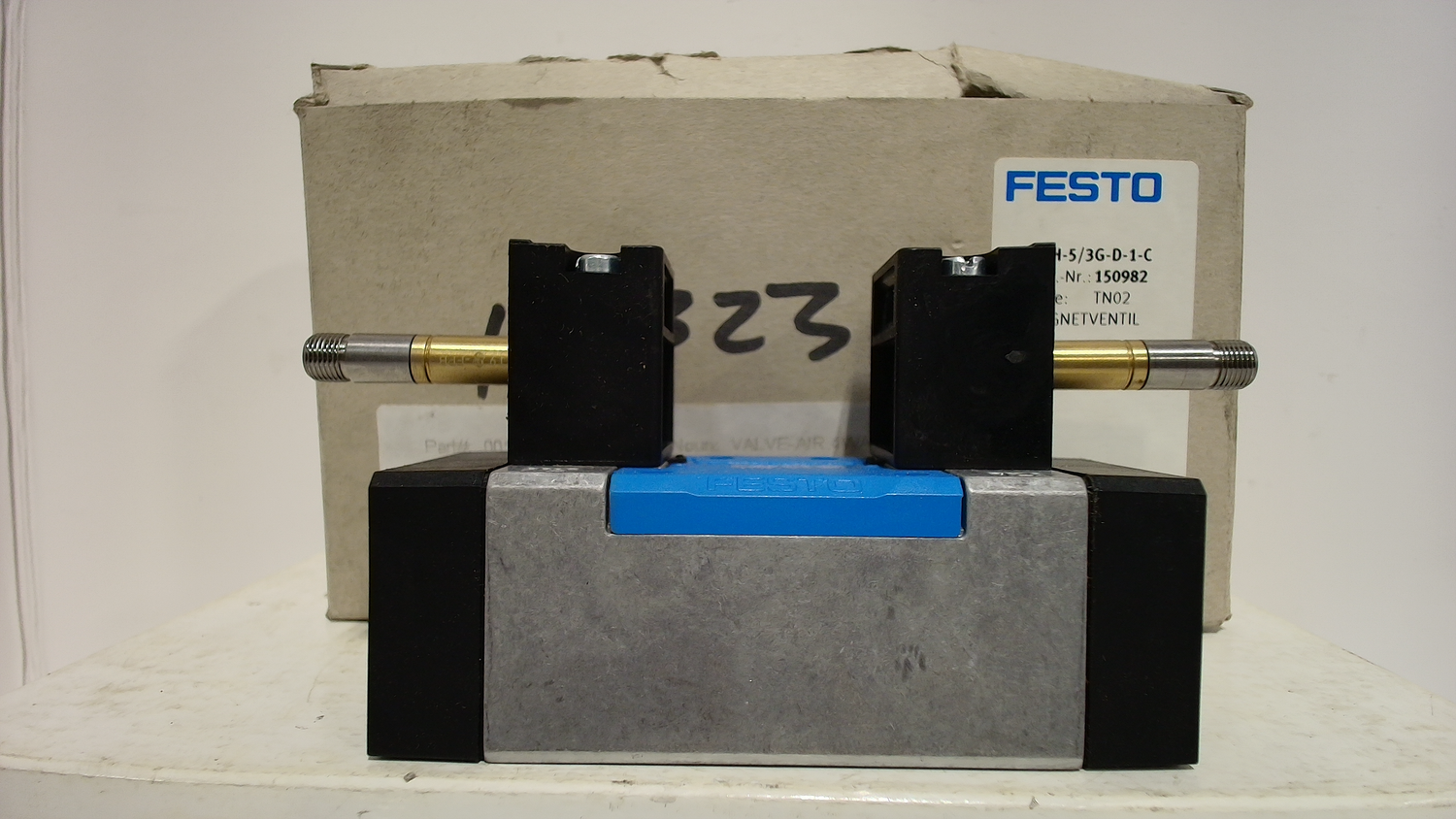  Festo MFH‑5/3G‑D‑1‑C Double Solenoid Directional Control Valve 150982 Image