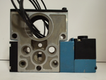  MAC 811C-PM-111DA-143 Directional Valve w/ PME-111DAAA Coil 110/120V 6.8W 150psi Image