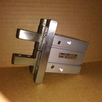  SMC MHZ2-32D2 PARALLEL STYLE AIR GRIPPER Image