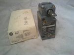  Allen Bradley 802T-APZLF Oiltight Light Switch Plug-In Type 4 13 Image