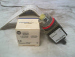  Allen Bradley 800MR-HX2B 2-Position Selector Switch Maintained No Knob w/o Contact Bock Image