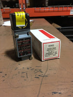  Cutler Hammer E51ALS5 Inductive Proximity Limit Switch Series C1 09932 E51SAL Switch! Image