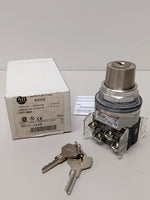  Allen Bradley 800T-J44B Selector Switch 3 Position Maintained Key Switch Image