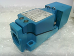  Allen Bradley 871L-XCB40S40 Inductive Proximity Limit Switch Image