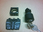  Siemens 3SB3 201-4AD11 Switch Key Operated 5/50Hz 6A/230V Image