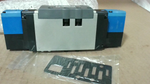  SMC VSS8-6-FG-D-3EZ-V1-X1 Solenoid Valve 142 PSI Max 24 Volts Image