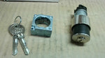  Siemens 3SB3 500-4MR01 Round Actuator Key Switch Image