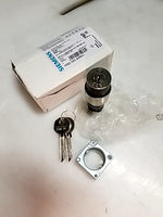  Siemens 3SB3 500-4MR01 Round Actuator Key Switch Image