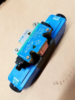  Vickers DG4V-3S-6C-M-FPM4WL-H5-60-EN654 Directional Solenoid Co 24V DC Image