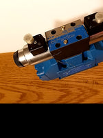  Vickers DG4V-3R-6C-M-KUM5L-D3-HM7-60 Solenoid Valve Image