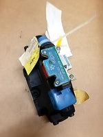  Vickers F3-DG5S-8-6C-M-FPA5WL-B5-30 Directional Control Valve w Image
