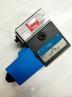  Vickers PM4-DG4S4-LW-01-2A-H-60-S622 Hydraulic Directional Cont Image