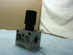  Numatics R22K-04G Pneumatic Air Regulator w/Gage 0-125 Psi Image