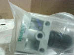  Numatics R22R-03G Pneumatic Air Pressure Regulator w/Gage 0-125 Factory Sealed Image