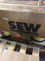  SEW EURODRIVE 850187786.12 MOTOR, ELECTRIC GEAR - MODEL NUMBER: KA77/TDRE132M4BE11HR, MODEL NO EXTENSION: AV1H, RATIO: 17.87:1 Image