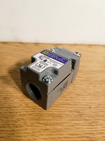  Square D 9007-C52D /A  Limit Switch Top Roller Turret Head 10A Image