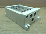  SMC VV7014-02TC 4/5 Port Solenoid Valve Manifold Image