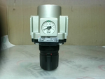  SMC  AR40K-F04E Modular Regulator, Port Size 1/2" w/ Mounting P Image