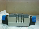  SMC VSR8-10-FJG-D-3EZ-V1 Pneumatic Solenoid Valve 142PSI  24VDC Image