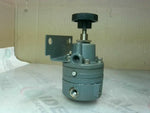  Siemens 41-30 Pressure Regulator 1/8 NPT 0-30 PSI w/ Mount Image