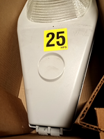 Eaton Lighting OVZ 120V 250W Pulse Start Metal Halide Luminaire Image
