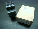  Siemens 3RV1011-1GA10 Circuit Breaker 3-Pole Image