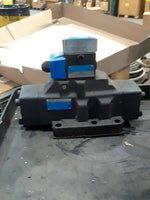  Vickers DG5V-10-W-2A-E-M-W-B-10 Directional Control Valve 2-Sta Image