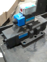  Vickers DG5V-10-W-2A-E-M-W-B-10 Directional Control Valve 2-Sta Image