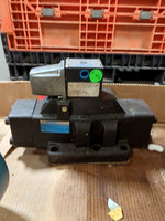  Vickers DG5V-10-A-8C-E-VM-B-10 Directional Control Valve 5000Ps Image