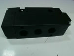  Parker B5F1000XXC 4-Way Valve IEM Bar Manifold 1/4IN NPT Pilot Image