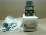  ALLEN BRADLEY 800T-J5KE7B Standard Knob Selector Switch 3 Position Spring Return Image