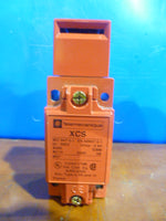 TELEMECANIQUE, #XCS-A703 SAFETY INTERLOCK 2NC/1NO W/O LED NOT LOCKING Image