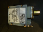  SQUARE D, MACHINE TOOL PRESSURE SWITCH 9012 GAW-24 Image