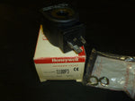  Honeywell  D100P3 Skinner Solenoid Valve Image