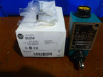  ALLEN-BRADLEY, - 802M-KJ1 LIMIT SWITCH NEMA 4 W/ KX PLUNGER HEAD W /ROLLER Image