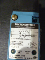  Honeywell LYS01C-2S Proximity Switch Image
