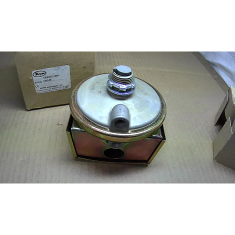 Dwyer 1823-00 Pressure Switch Series 1800 - New In Box