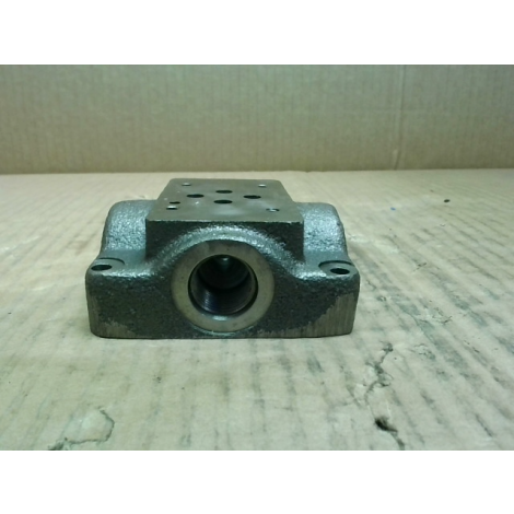 Vickers DGMS-3-1E-10-S Subplate Valve 466390 - Used