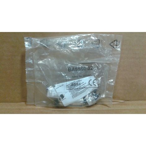 WOODHEAD BA5S00-32 CONNECTOR Sealed in Factory Packaging